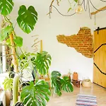 Lägenhet Lupeni Alley Cozy Apartment&private Garden