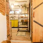 Lupeni Alley Cozy Apartment&private Garden Lägenhet Braşov
